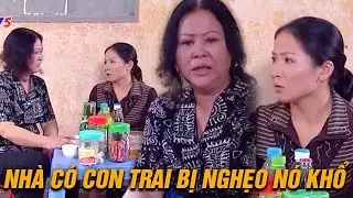 Người mẹ quỳ lạy con trai thôi 