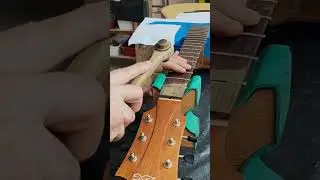 Installing new frets on a guitar #luthier #guitarrepair #guitarworkshop #fretwork
