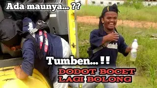 Saking rajin nya stokar unik..!! air kolam pun di jadikan buat pembersih kaca 😀