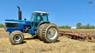 FORD TW30 Tractor Disking