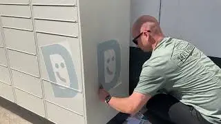 Aufbau und Beklebung eines DeinFach Automaten