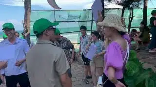 Team building 2023 - Phần 3: Ra b&atilde;i biển ngắm d&ugrave; lượn v&agrave; chuẩn bị chơi tr&ograve; chơi