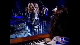 Ella Baila Sola.  Y quisiera
