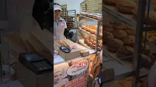 Krakow #Poland 🇵🇱 Trying Polish donuts #donuts #pączki #pistachio #pistachiodonuts #krakow