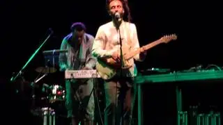 Andrew Ashong - Flowers (live)