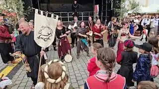 De Schepperer und Samira Saabet auf dem historischen Stadtfest P&ouml;ttmes