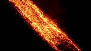 Stromboli volcano lava flow night 9-10 Aug (zoom)