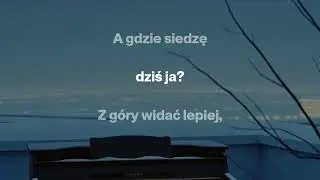 Radosna piosenka o zachwytach. Z uchem przy ziemi można usłyszeć kroki Boga.
