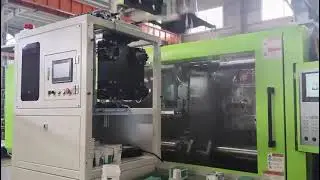Highshine High Speed Yogurt Cup Injection Molding Machine with Inner Mold Labeling System