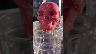 💀🍓 Skull Ice Cube | Creepy Cute Halloween Drink Idea #halloween #halloweenfood #shapedicemolds