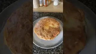 Простой домашний запеченный пирог с курицей и грибами #короткометражки #готовка #видеоготовки
