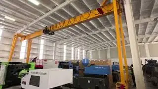 How does the single girder gantry crane operate in the workshop?
