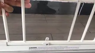 Shine&bull;E Pet Safety Gate with Cat Flap
