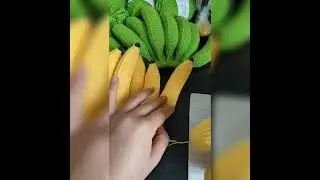 How to make a banana out of yarn.