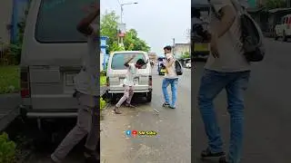 Electric Shock Prank 😂 #comedy #prankvideo #newprank #funnyprank #publicreaction #shorts