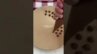 Follow along for more baking hacks ✨ #chocolatechip #bakinghacks #baking #shorts