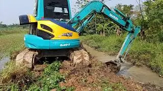 Excavator working on a Farm - Mini Excavator at work 2020