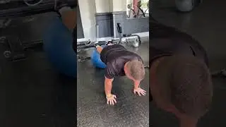 Shoulder (phase 2): push ups with feet on Swiss ball
