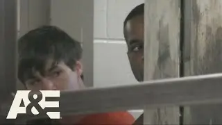 60 Days In: Smoke Break in Matt's Cell (Season 6) | A&E
