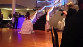 Bride sings Mama's Song by Carrie Underwood