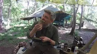 Camp cooking -Trakker frying pan - Cast iron - Bushcraft Essentials - Bushcraft cooking - Foraging