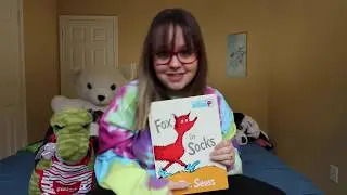 Nicole Reads 