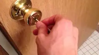 Как открыть дверь спальни снаружи 🔑🔑🔑