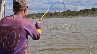 Country-style fishing, what a great place for fishing!