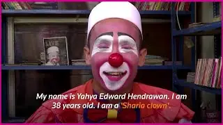 Indonesian teacher dons clown costume to inspire children to learn the Koran