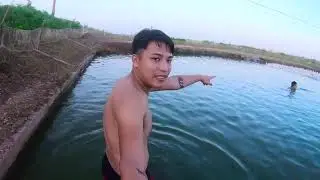 Thử Tắm C&ugrave;ng 500 Con Vịt Take a shower with 500 ducks