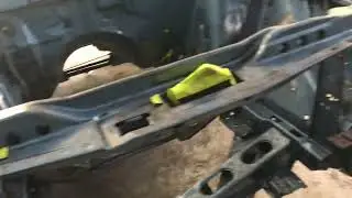 XE Falcon Police Project wiring and engine bay clean and suspension removal holidays day 5