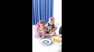 Brother and sister Eating Noddle Yummy #monkey #monkeydiet #cute #babyanimal #livestream