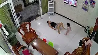 Pha đ&aacute; b&oacute;ng v&agrave;o chỗ hiểm của c&ocirc; con g&aacute;i rượu khiến &ocirc;ng bố chịu nỗi đau thấu trời