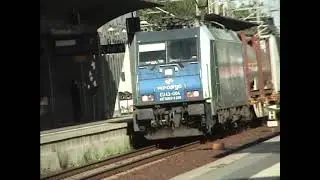 Freight train with EU43 004 of PKP Cargo passes through the station  #pkp #cargo #trainspotting