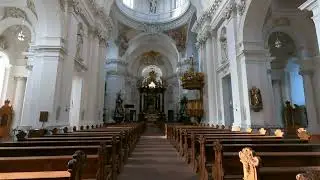 Ein Blick in der Fuldaer Dom - Im Mittelgang auf den Hauptaltar zu
