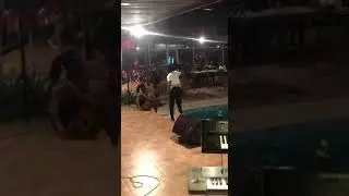 actua&ccedil;&atilde;o da banda Chiveve no momento de dan&ccedil;a
