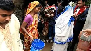 Bride gets emotional, almost collapses, during her Bidaai ceremony in India - departure from home