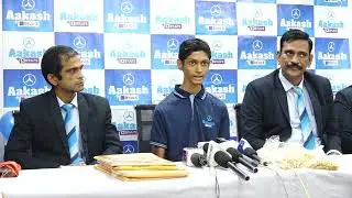 JEE Topper AIR 27 Aditya Neerje of Aakash Byju's press conference