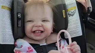 MY NEW BORN BABY IS EATING FOID IN FIRST TIME 🥰😘