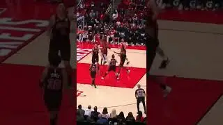 Kevin Durant with the CRAZY dunk on the Chicago Bulls 🔥 #nba #basketball #shorts