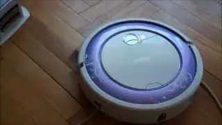 Робот-пылесос Agama AiBot RC 530A за уборкой   gagadget