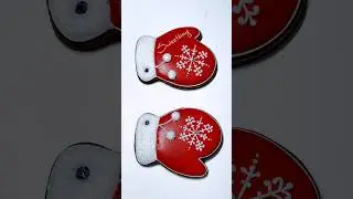 How to ice Snowflake on Xmas glove Cookies - #icingcookies #gingerbread  #cookies #cookiedecorating