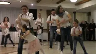 Fiúk   lányok, apukák és anyukák tánca