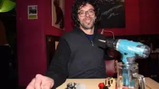Meine Wenigkeit...kann viel bewirken: Hansj&ouml;rg Oberprantacher repariert und k&uuml;nstlert