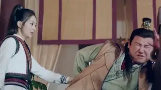 流氓縣令摸漂亮女生屁股，不料路邊女孩竟是功夫高手，當場把他打的跪地求饒💗#趙麗穎 #王一博 #zhaoliying #wangyibo王一博 #桃花追剧💕