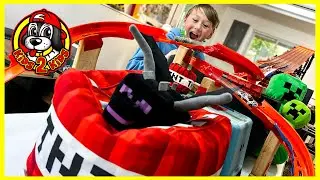 Гонки MONSTER JAM против MINECRAFT Hot Wheels Racerverse &mdash; гонка CRISCROSS