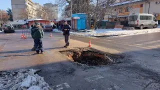 Ремонтират спешно дълбоката дупка на обръщалото в кв.