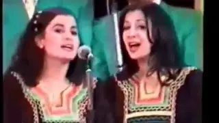 عندما رقص توفيق النمري ولَّع المدرَّج ولهلبه ورقَّصَ الجمهور ورقَّصَ الفرقه الموسيقيه ورقص الدكتور م