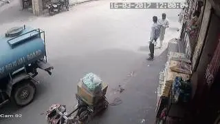 ASI BALRAM THANA SULTANPURI DELHI NE KHULEAM RISHWAT LI , JHUTA CASE BANAYA,AB TAK ISE SUSPEND NHI