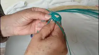 Cómo elaborar un sombrero de paja toquilla tamaño llavero (Parte 1 de 5)